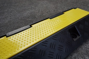 Bán buôn tùy chỉnh nhiệm vụ nặng nề 1 kênh cao su đoạn đường nối sự kiện Dây Cầu Hose Bìa Road bảo vệ cáp - Product Image 6