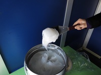 Encre plastisol à base d'huile Sollyd pour estampage à chaud à l'or, pour sérigraphie, fabricant d'encres textiles en Chine