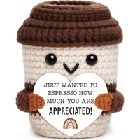 Vente en gros de poupées d'accompagnement émotionnel créatives, amigurumi, faites à la main, tricotées au crochet, en forme de tasse à café, objets décoratifs
