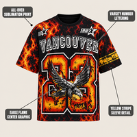 T-shirt noir personnalisé pour homme, imprimé intégral Aigle Flammé, numéro universitaire, manches à rayures jaunes, sublimation, coupe oversize pour le streetwear