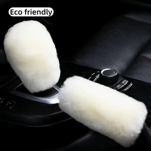 Échantillon de support pour vente en gros d'usine : Ensemble de housses de pommeau de levier de vitesse et de frein à main en laine de mouton australienne, résistant au froid hivernal - Product Image 1