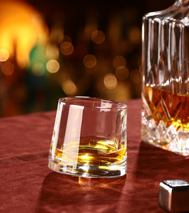 Vasos de chupito giratorios baratos con base giratoria de 360 grados, divertidos vasos de whisky giratorios para hombres, OEM personalizado - Product Image 3