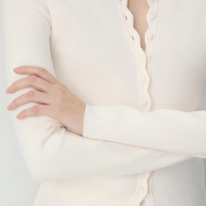 Veste en tricot blanche pour femme avec boutons décoratifs en forme de vague, fabrication sur mesure, chaude et décontractée - Product Image 6