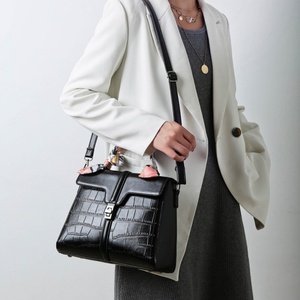 Sac à main de créateur pour femme, sac fourre-tout à bandoulière, pochette zippée, sacoche en cuir PU de qualité supérieure, sac à bandoulière pour femme, vente chaude - Product Image 5