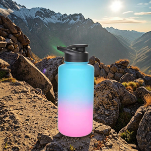 Bouteille d'eau en plastique dégradé 32 oz, grande capacité, pour sports de plein air, avec couvercle à boire directement, idéale pour le camping – Fabriquée au Vietnam – Offre spéciale - Product Image 2