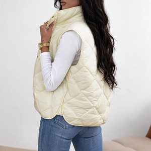 OEM <strong>Women's</strong> Lightweight Quilted Utility Vest Multi-Pocket Padded Waistcoat Outdoor Hiking Traveling <strong>Gilet</strong> for <strong>Women</strong> - Product Image 3
