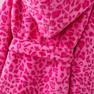 Bata de baño de felpa con estampado de leopardo, larga y gruesa, de franela polar, pijama informal, camisón cálido de invierno para mujer, ropa de dormir para el hogar - Product Image 4