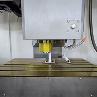 Centre d'usinage vertical CNC VMC1160 pour la fabrication de moules de pièces automobiles, moteur de broche 11 kW avec table de travail à rainures en T