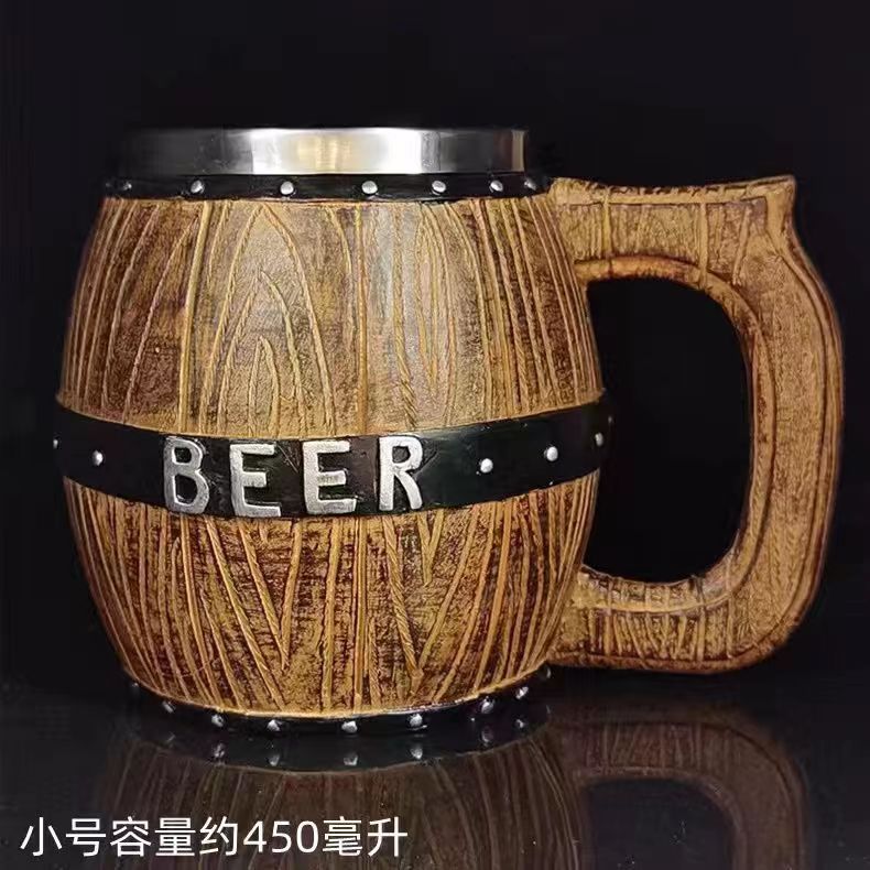 Petite chope à bière en forme de tonneau