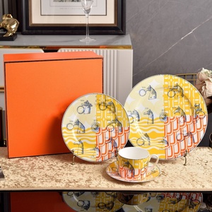 Service à thé et café en céramique de luxe léger pour la maison, motif cheval, avec tasses et soucoupes, pour le salon, collection carrousel - Product Image 2