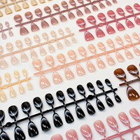 24 faux ongles courts à presser, style manucure française pure et séduisante, bords blancs, amovibles, prêts à poser, pré-dessinés, simples et élégants, style français