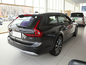 Volvo <span class=keywords><strong>V90</strong></span> Cross Country B5 <span class=keywords><strong>Station</strong></span> <span class=keywords><strong>Wagon</strong></span> 2.0T 184kW 8AT Importé, Grand Coffre, Véhicule Crossover Familial d'Aventure - Product Image 4