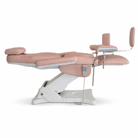 Fauteuil de soin esthétique électrique rose poudré avec repose-jambes, télécommande, inclinable et réglable en hauteur, pour examen gynécologique, salon et clinique