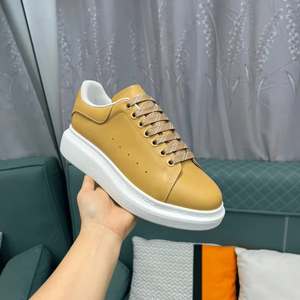 Baskets en cuir Alexander Classic minimalistes à semelle plateforme avec lacets, design Mc.Up, pour hommes et femmes, style décontracté quotidien et streetwear Queen - Product Image 1