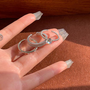 Bagues tendance géométriques certifiées en acier inoxydable OYA pour femmes, plaquées or, argent et or rose, avec sertissage invisible, pour l'amour et l'amitié - Product Image 1