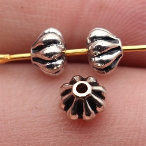 Une variété d'accessoires de bricolage en forme de perles d'ail avec un dessus en forme de pot et un fond rond, en argent antique, se vend très bien. - Product Image 3