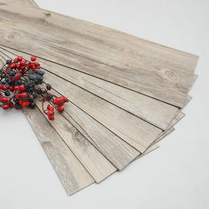 Planche de vinyle de luxe de haute qualité grain de <span class=keywords><strong>bois</strong></span> revêtement de sol en vinyle <span class=keywords><strong>aspect</strong></span> <span class=keywords><strong>bois</strong></span> imperméable écologique carrelage Lvt - Product Image 2