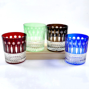 Verre à cocktail et à whisky en cristal rouge intemporel, artisanal, taillé à la main, style Edo Kiriko, avec pied, pour bar - Product Image 6
