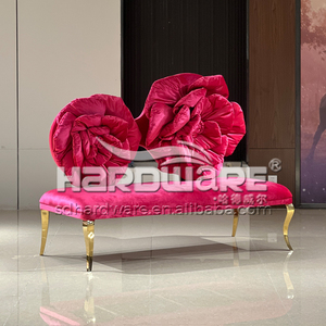 Divano Matrimoniale con Schienale a Forma di Rosa, Design Rosa e Rosso per Innamorati - Product Image 4