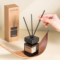 Diffuseur parfumé de parfum de modulation professionnel d'épices de haute qualité Diffuseur de roseaux multi-parfums avec des bâtons