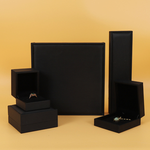 Caja de Joyería de Terciopelo de Lujo con Logotipo Personalizado de Fábrica, Caja de Joyería de Cuero PU Negro para Anillos, Pulseras, Collares, Colgantes y Pendientes - Product Image 4