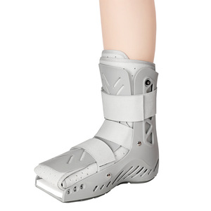Attelle de fixation articulaire pour la rééducation, modèle Xiamen Benli Medical Achilles Tendon Boot 52019, gris clair, version standard. - Product Image 1