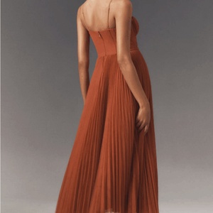 Vestido midi plisado de tul con corsé, corte acampanado, bordado de encaje, decorado con piel sintética, para verano, con frente natural - Product Image 3