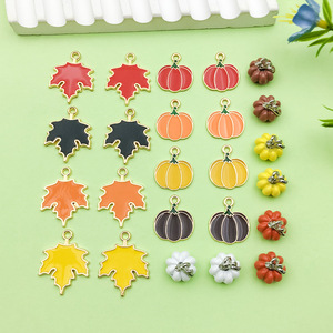 Colgante de calabaza y hoja de arce de dibujos animados, aleación de zinc, accesorios de joyería DIY para hacer pulseras y pendientes de Acción de Gracias - Product Image 1