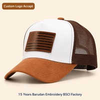 Casquette Trucker OEM ODM Blanche et Marron avec Patch en Cuir Drapeau Américain, Casquette Snapback 6 Panneaux en Maille, Faible MOQ, BSCI, Barudan, DDP, Expédition Rapide