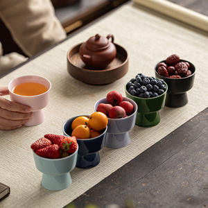 Cuenco de postre de pie alto de estilo <span class=keywords><strong>chino</strong></span> moderno, plato de cerámica para repostería de frutas para sala de té, hoteles y restaurantes, juego de vajilla elegante - Product Image 1