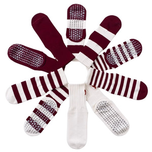Chaussettes de Pilates antidérapantes pour femme, haute qualité, avec nœud côtelé, en Spandex et coton, pour jeunes, thèmes personnalisés vin et cerises, logo sous le pied - Product Image 5