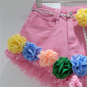 Shorts en jean amples à taille haute, décorés de fleurs colorées et à bords effilochés, tendance - Product Image 6