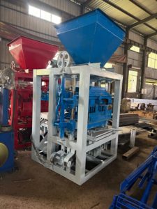 QT4-26 Blockherstellungsmaschine Effiziente Produktion von Hohlziegeln Pflastersteinen und Anderen Zement-Betonsteinen - Product Image 6