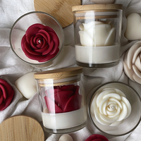 Lilin Aroma Bunga Mawar 3D Grosir dalam Stoples Kaca Bening dengan Tutup Bambu, Lilin Aroma Floral dari Lilin Kedelai untuk Dekorasi Meja Kamar Tidur