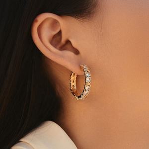 Pendientes Largos de Moda Europea y Americana para Mujer, Chapados en Oro, con Diseño Asimétrico de Mariposa y Diamantes, para Aniversario - Product Image 3