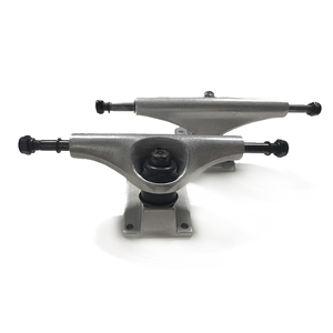 Truck per Skateboard in Alluminio <span class=keywords><strong>Argento</strong></span> Personalizzati, Pressofusi, da 4.75, 5.0, 5.25, 5.5, 6.0 Pollici, Basso MOQ - Product Image 1