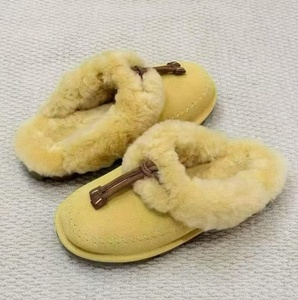 Pantuflas UGG de ante con cordón decorativo y ribete de forro polar, puntera cerrada, cálidas, con forro de lana, para invierno, estilo casual, para mujer - Product Image 3