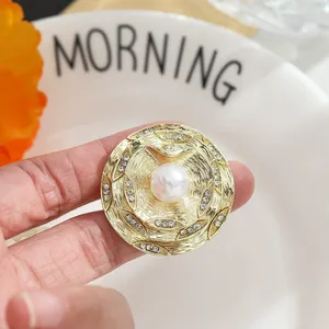 <span class=keywords><strong>Broche</strong></span> Fleur de Camélia Polyvalente pour Femme, Anti-Éblouissement, Petite <span class=keywords><strong>Broche</strong></span> Florale à Fixation par Boucle, en Alliage Plaqué avec Imitation Perle, pour Fête et Mariage - Product Image 6