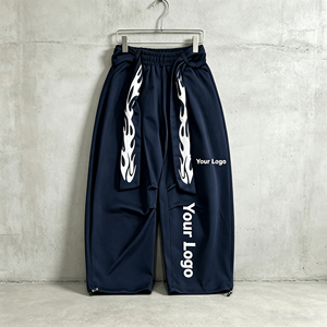 Pantalon décontracté unisexe à jambe large et coupe ample, imprimé flamme, avec bretelles décoratives, style street dance Kpop, ourlet ajustable - Product Image 1