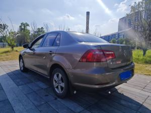 Volkswagen Bora 2014 1.6L Automatik Comfort Edition Erschwingliche Benzin-Limousine Linkslenker Helle Innenausstattung - Product Image 3