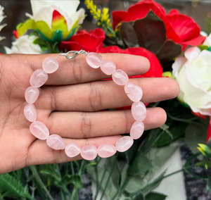 สร้อยข้อมือประดับลูกปัดโรสควอตซ์สีชมพูสวยหรู ดีไซน์จากหินธรรมชาติ เครื่องประดับข้อมือสำหรับผู้หญิงและเด็กผู้หญิง ของขวัญเครื่องประดับแฟชั่น - Product Image 1
