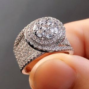 Anello di fidanzamento da donna F1660 in oro bianco con diamante taglio brillante rotondo, colore D naturale, design a pavé completo con alone - Product Image 2