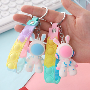 Llavero de conejo espacial, figura 3D, juguete antiestrés, colgante de dibujos animados, llavero de plástico para niños, mochila, coche, regalo unisex - Product Image 1