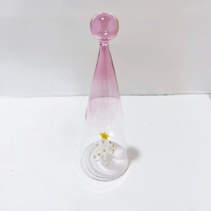 Décoration en verre borosilicate esprit de Noël soufflé à la main-Ornement en forme de cône avec mini arbre de Noël fermé - Product Image 3