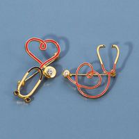 Nouveau concepteur en gros coloré coeur médecin hôpital infirmière stéthoscope malade dessin animé pas cher 2025 broche poitrine émail broches
