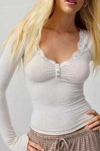 Chemisier Henley <span class=keywords><strong>blanc</strong></span> pour <span class=keywords><strong>femme</strong></span> à manches longues, avec bordure en <span class=keywords><strong>dentelle</strong></span>, coupe ajustée, en maille gaufrée, style décontracté, idéal pour l'été et les soirées - Product Image 2