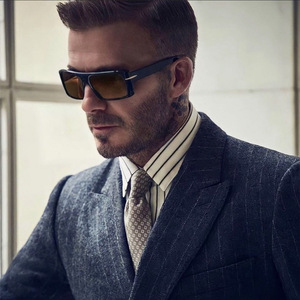 Gafas de Sol Retro con Marco Cuadrado Unisex, Protección UV400, Material de PC, Color Negro, para Conducir y Uso en Exteriores - Product Image 1