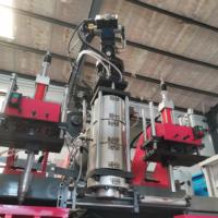 Machine de soufflage automatique de bouteilles en plastique pour la fabrication de contenants en HDPE pour détergents, huiles, cosmétiques et produits chimiques