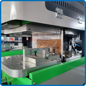Machine sans couture pour portes et fenêtres UPVC avec soudeur à <span class=keywords><strong>double</strong></span> cadre Fabrication en <span class=keywords><strong>PVC</strong></span> avec moteur central et composants PLC - Product Image 6