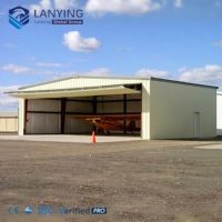 Hangar préfabriqué en structure acier au design moderne pour l'entretien d'avions, avec construction à portique à grande portée